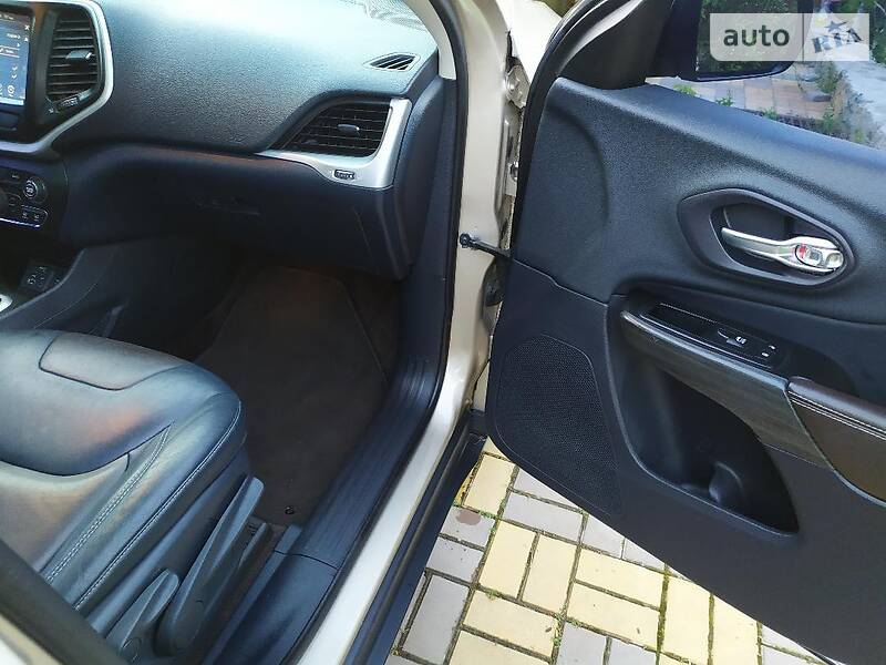 Позашляховик / Кросовер Jeep Cherokee 2014 в Умані