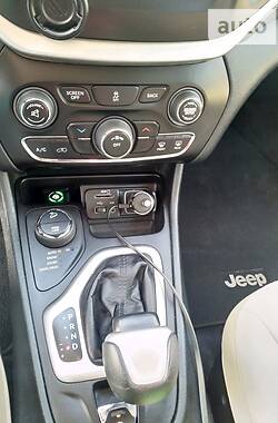 Внедорожник / Кроссовер Jeep Cherokee 2015 в Славуте
