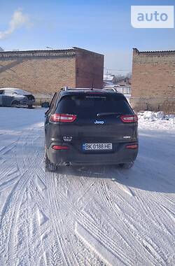 Внедорожник / Кроссовер Jeep Cherokee 2015 в Ровно