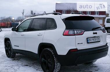 Внедорожник / Кроссовер Jeep Cherokee 2019 в 
