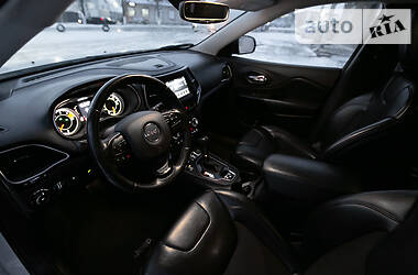 Внедорожник / Кроссовер Jeep Cherokee 2019 в 