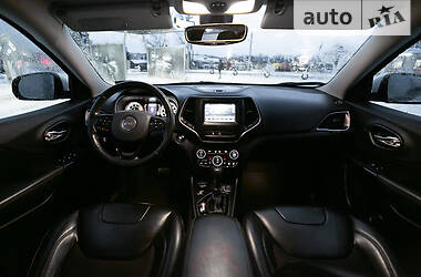 Внедорожник / Кроссовер Jeep Cherokee 2019 в 