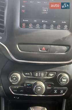 Внедорожник / Кроссовер Jeep Cherokee 2019 в Львове