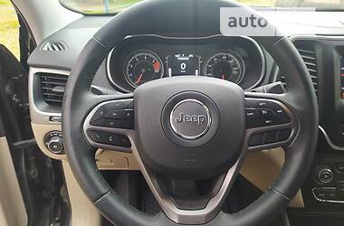 Позашляховик / Кросовер Jeep Cherokee 2018 в 