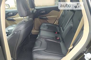 Позашляховик / Кросовер Jeep Cherokee 2018 в 