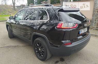 Позашляховик / Кросовер Jeep Cherokee 2018 в 