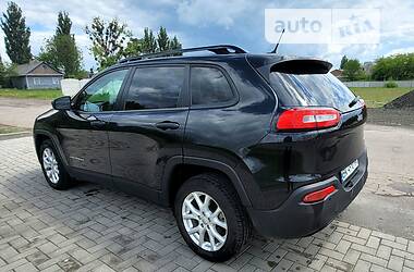 Внедорожник / Кроссовер Jeep Cherokee 2015 в Ровно