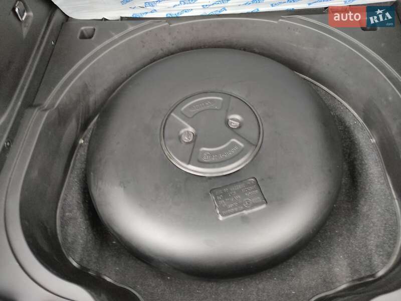 Внедорожник / Кроссовер Jeep Cherokee 2015 в Запорожье