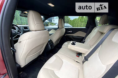 Внедорожник / Кроссовер Jeep Cherokee 2016 в 
