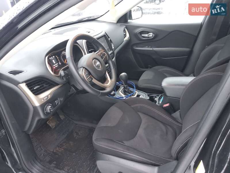 Позашляховик / Кросовер Jeep Cherokee 2015 в Луцьку