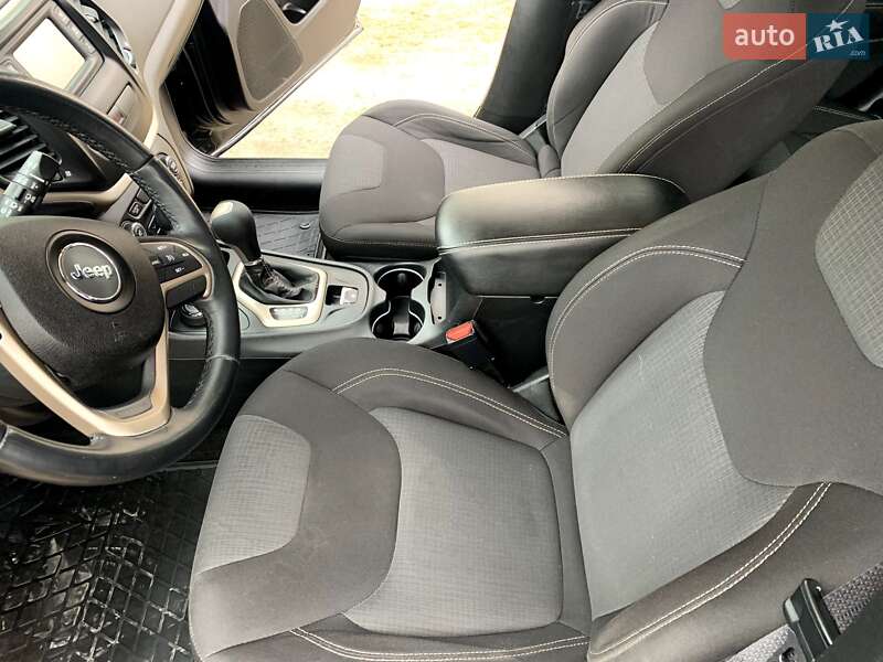 Внедорожник / Кроссовер Jeep Cherokee 2015 в Новояворовске