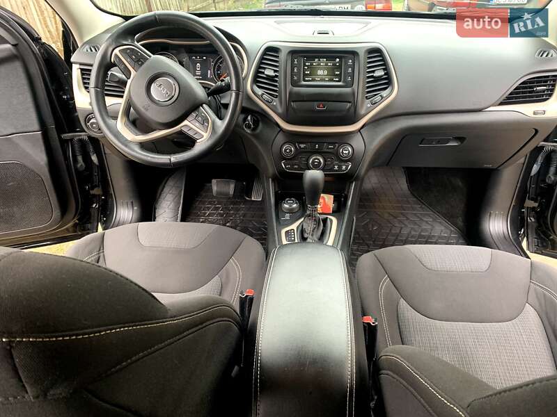 Внедорожник / Кроссовер Jeep Cherokee 2015 в Новояворовске
