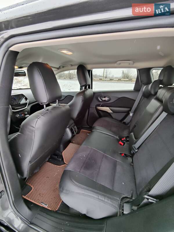 Внедорожник / Кроссовер Jeep Cherokee 2017 в Киеве