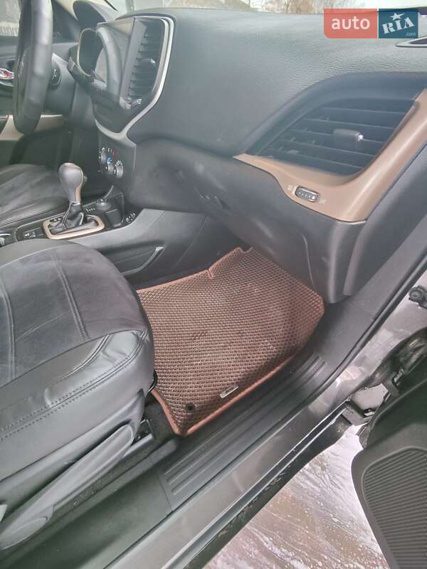 Внедорожник / Кроссовер Jeep Cherokee 2017 в Киеве