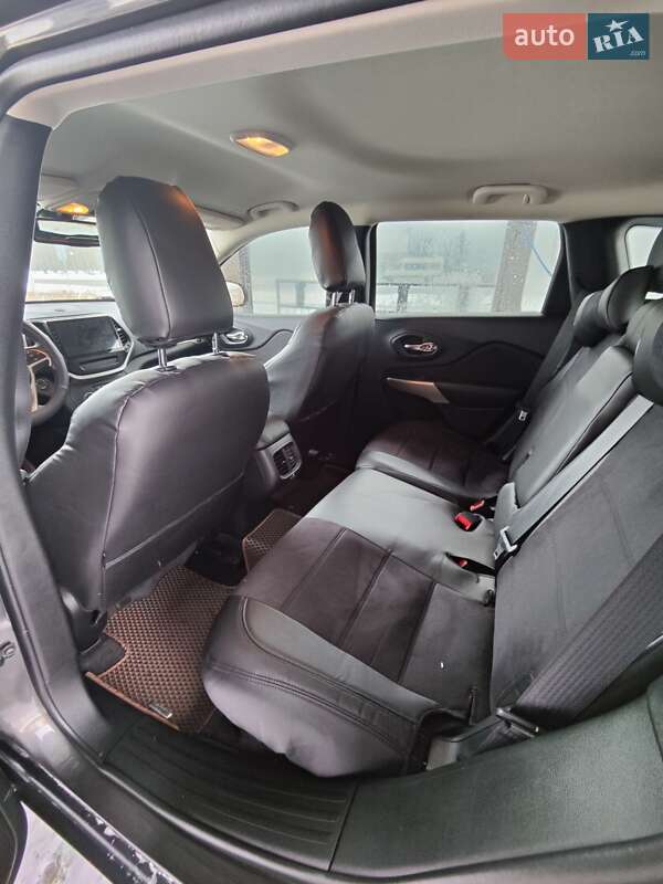 Внедорожник / Кроссовер Jeep Cherokee 2017 в Киеве