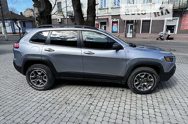 Позашляховик / Кросовер Jeep Cherokee 2019 в 