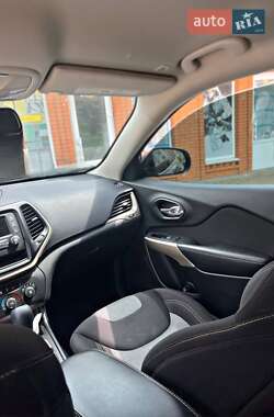 Внедорожник / Кроссовер Jeep Cherokee 2017 в Болграде