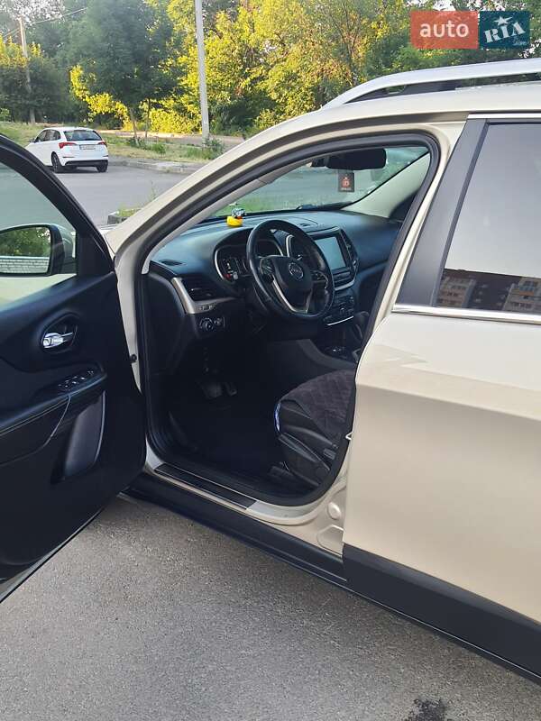 Позашляховик / Кросовер Jeep Cherokee 2015 в Харкові