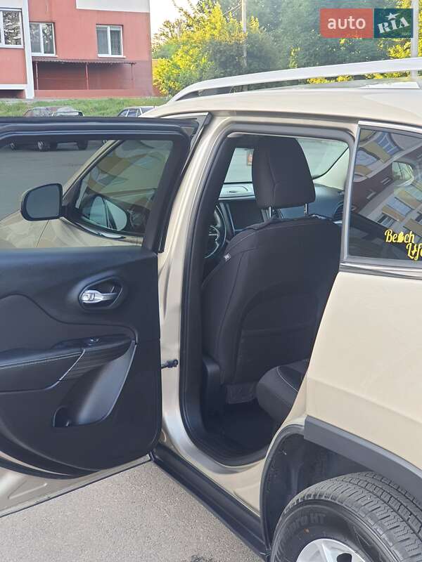 Позашляховик / Кросовер Jeep Cherokee 2015 в Харкові