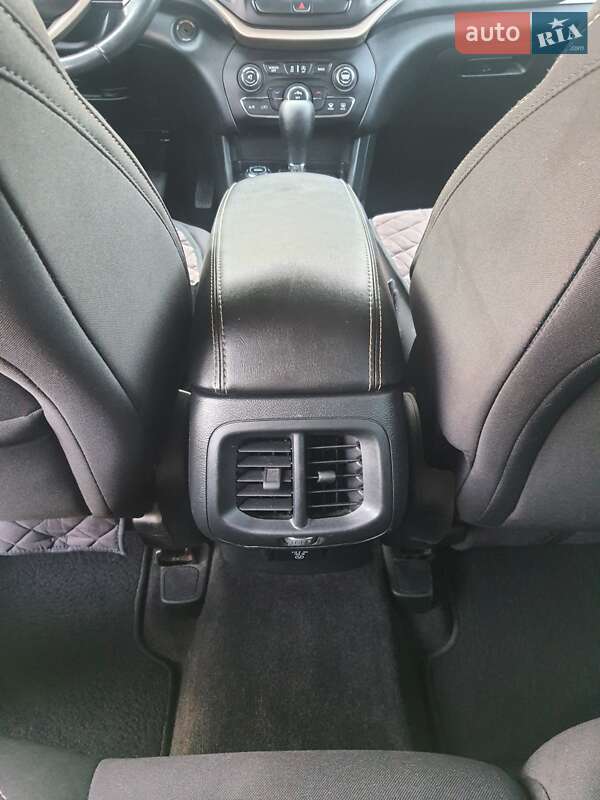 Позашляховик / Кросовер Jeep Cherokee 2015 в Харкові