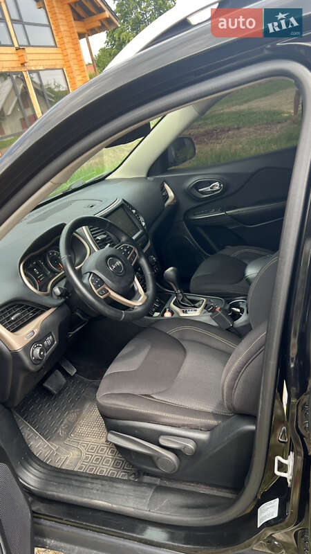 Внедорожник / Кроссовер Jeep Cherokee 2016 в Калуше