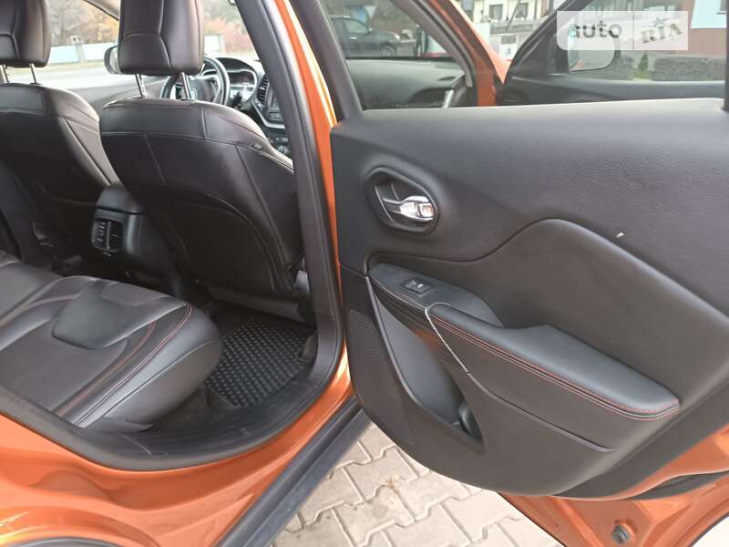 Внедорожник / Кроссовер Jeep Cherokee 2015 в Снятине