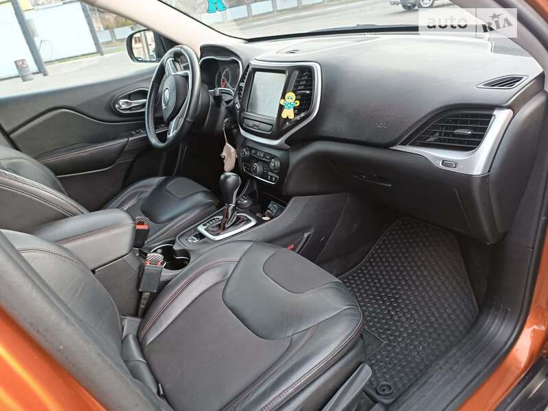 Внедорожник / Кроссовер Jeep Cherokee 2015 в Снятине