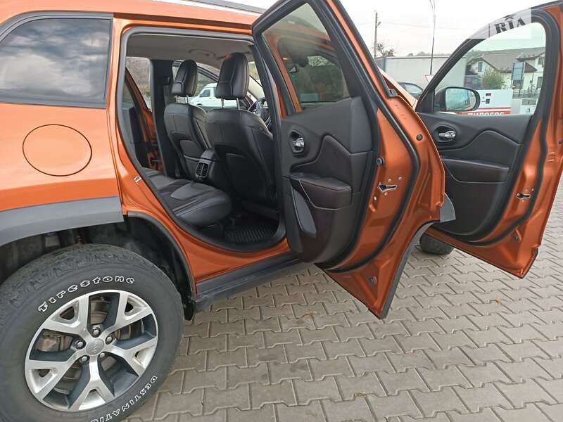 Внедорожник / Кроссовер Jeep Cherokee 2015 в Снятине