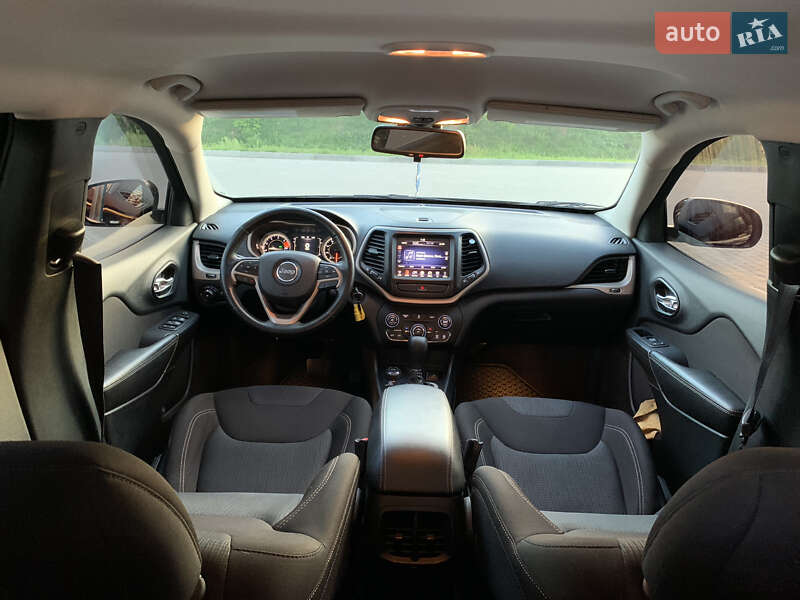 Позашляховик / Кросовер Jeep Cherokee 2015 в Ратному