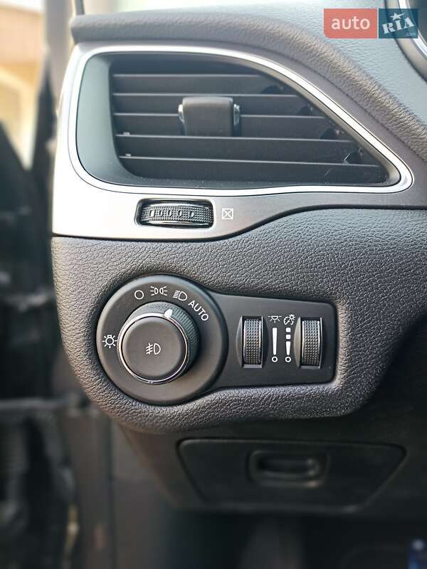 Позашляховик / Кросовер Jeep Cherokee 2019 в Хмільнику