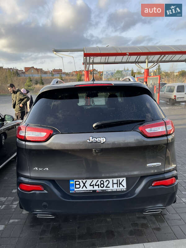 Внедорожник / Кроссовер Jeep Cherokee 2016 в Хмельницком