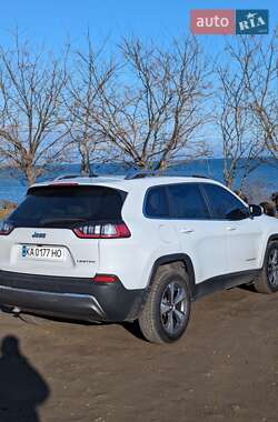 Позашляховик / Кросовер Jeep Cherokee 2019 в 
