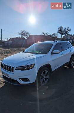 Позашляховик / Кросовер Jeep Cherokee 2019 в 