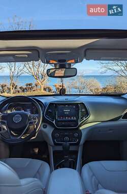 Позашляховик / Кросовер Jeep Cherokee 2019 в 