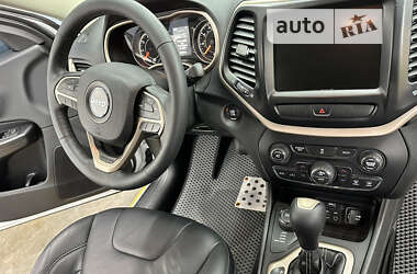 Позашляховик / Кросовер Jeep Cherokee 2014 в 