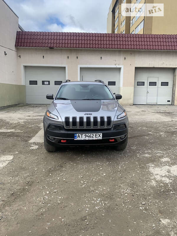 Внедорожник / Кроссовер Jeep Cherokee 2015 в Ивано-Франковске
