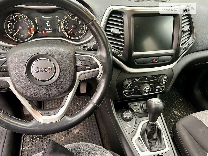 Внедорожник / Кроссовер Jeep Cherokee 2014 в Чернигове