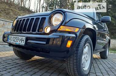 Внедорожник / Кроссовер Jeep Cherokee 2005 в 