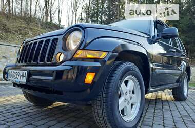 Внедорожник / Кроссовер Jeep Cherokee 2005 в 