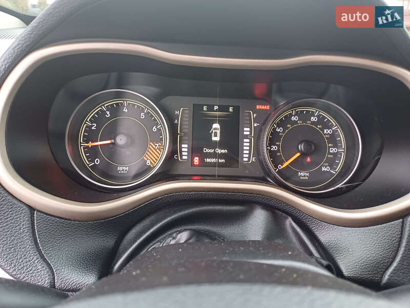 Внедорожник / Кроссовер Jeep Cherokee 2015 в Хмельницком