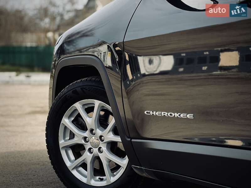 Внедорожник / Кроссовер Jeep Cherokee 2016 в Покровском фото 3 Внедорожник / Кроссовер Jeep Cherokee 2016 в Покровском