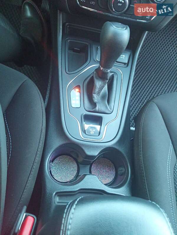 Позашляховик / Кросовер Jeep Cherokee 2020 в Смілі фото 14 Позашляховик / Кросовер Jeep Cherokee 2020 в Смілі