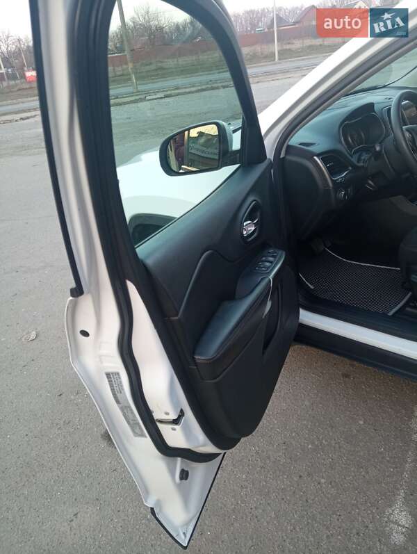 Позашляховик / Кросовер Jeep Cherokee 2020 в Смілі фото 21 Позашляховик / Кросовер Jeep Cherokee 2020 в Смілі