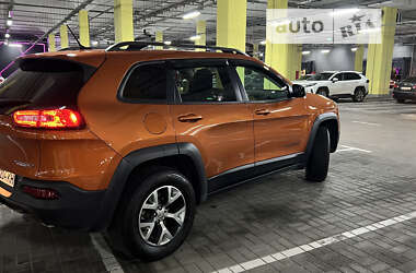 Внедорожник / Кроссовер Jeep Cherokee 2015 в Киеве