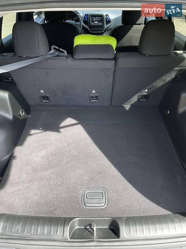 Внедорожник / Кроссовер Jeep Cherokee 2018 в Самборе фото 24 Внедорожник / Кроссовер Jeep Cherokee 2018 в Самборе