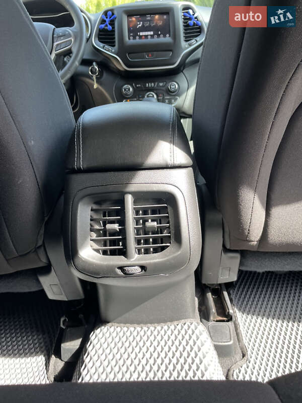 Внедорожник / Кроссовер Jeep Cherokee 2018 в Самборе фото 32 Внедорожник / Кроссовер Jeep Cherokee 2018 в Самборе