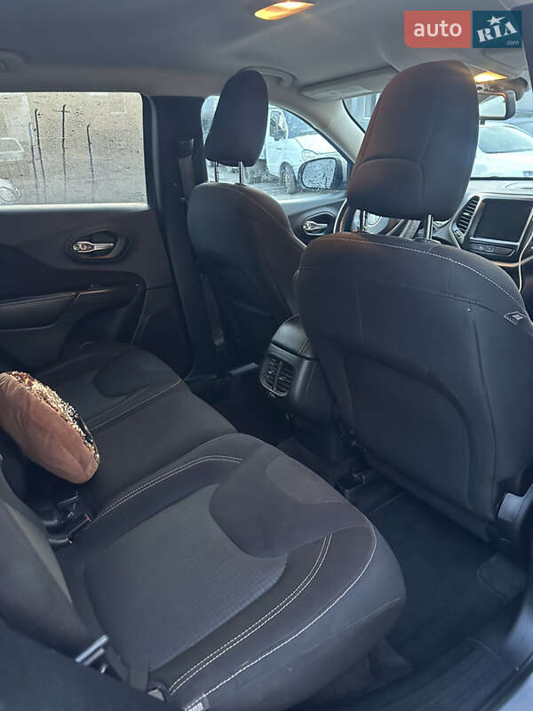 Внедорожник / Кроссовер Jeep Cherokee 2016 в Хмельницком