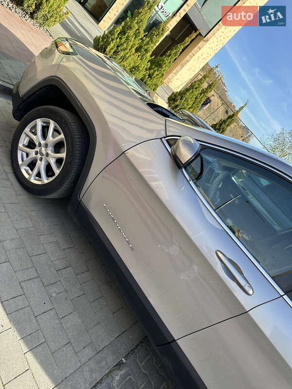 Внедорожник / Кроссовер Jeep Cherokee 2016 в Хмельницком