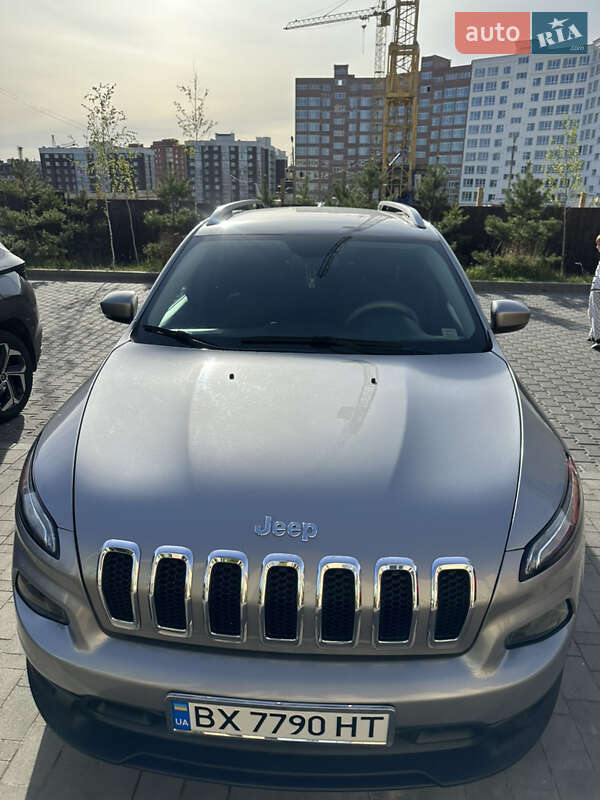 Внедорожник / Кроссовер Jeep Cherokee 2016 в Хмельницком
