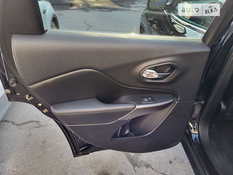 Внедорожник / Кроссовер Jeep Cherokee 2018 в Ровно